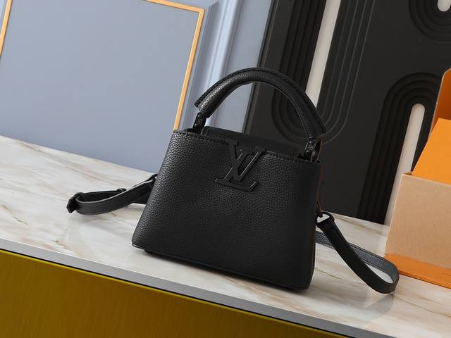 广州货 升级原版 M11798 M25255 M25256 Capucines 系列以 1854 年路易威登初次开设门店的巴黎街道命名，尽显品牌精湛匠艺。本款迷