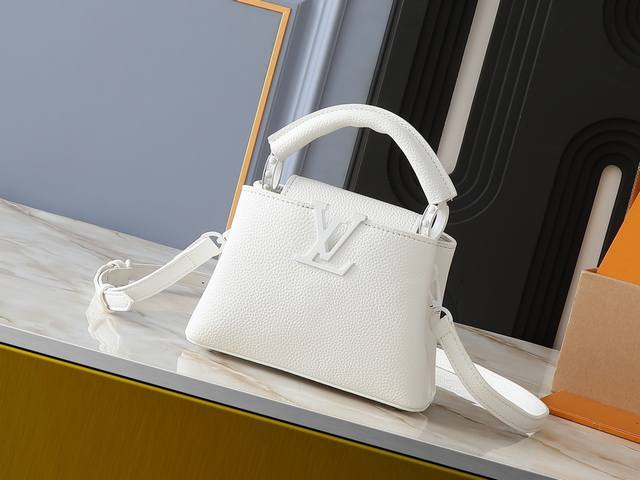 广州货 升级原版 M11798 M25255 M25256 Capucines 系列以 1854 年路易威登初次开设门店的巴黎街道命名，尽显品牌精湛匠艺。本款迷