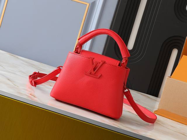 广州货 升级原版 M11798 M25255 M25256 Capucines 系列以 1854 年路易威登初次开设门店的巴黎街道命名,尽显品牌精湛匠艺。本款迷 广州货 升级原版 M11798 M25255 M25256 Capucines 系列以 1854 年路易威登初次开设门店的巴黎街道命名,尽显品牌精湛匠艺。本款迷