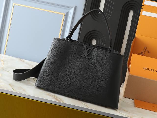 广州货 升级原版 M24880 M24879 M24620 M24607 Black Out 系列推出 Capucines Souple 大号手袋,以哑光 Ta 广州货 升级原版 M24880 M24879 M24620 M24607 Black Out 系列推出 Capucines Souple 大号手袋,以哑光 Ta