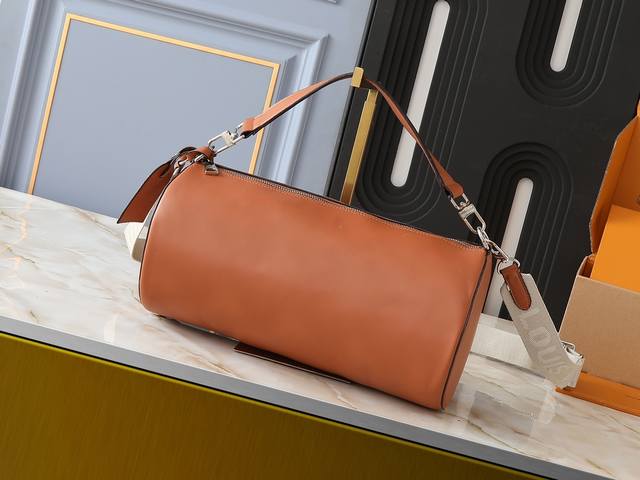 升级原版 M46691 Soft Polochon圆筒包 Softpolochon软圆筒包，女款芭比龙的哥哥版本，也是可以凑情侣搭配.包型设计太拉风了吧！适合帅