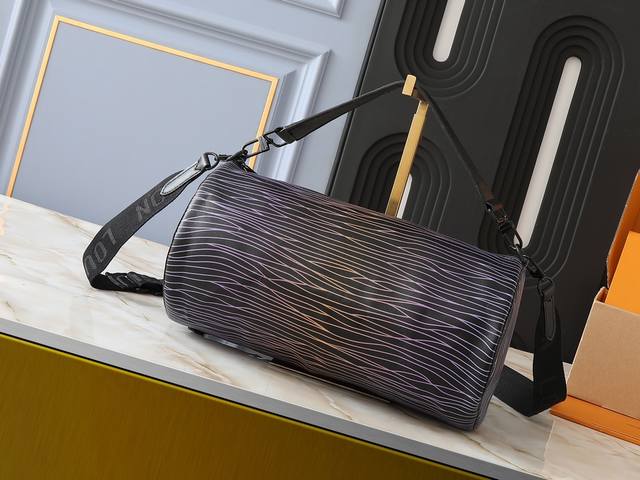 升级原版 M46691 Soft Polochon圆筒包 Softpolochon软圆筒包，女款芭比龙的哥哥版本，也是可以凑情侣搭配.包型设计太拉风了吧！适合帅