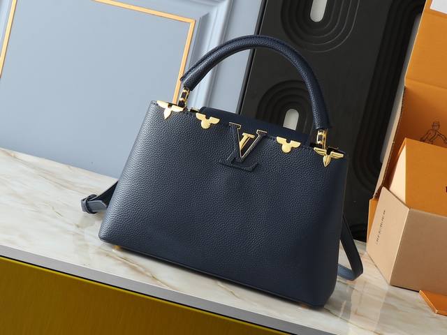 大 ，中 .小 广州货 升级原版 M54664 M54663 M56669 M24567此款 Capucines 手袋由 Taurillon 皮革制成，顶部饰有