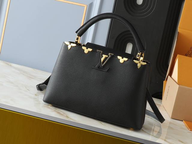 大 .中 .小 广州货 升级原版 M54664 M54663 M56669 M24567此款 Capucines 手袋由 Taurillon 皮革制成，顶部饰有