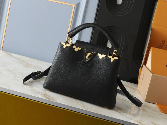 大 .中 小 广州货 升级原版 M54664 M54663 M56669 M24567此款 Capucines 手袋由 Taurillon 皮革制成，顶部饰有