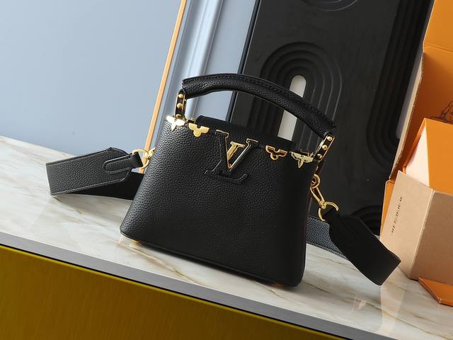 大 .中 小 广州货 升级原版 M54664 M54663 M56669 M24567此款 Capucines 手袋由 Taurillon 皮革制成，顶部饰有