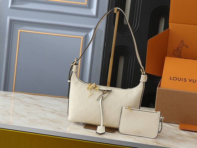 升级原版 M46610 M46609 M46674 本款Sac Sport 手袋采用柔软 Monogram Empreinte 压纹皮革塑造弧形轮廓，以复古构型