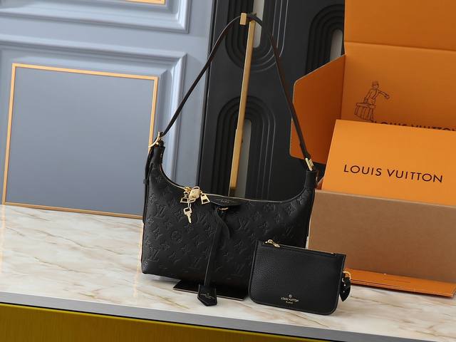 升级原版 M46610 M46609 M46674 本款Sac Sport 手袋采用柔软 Monogram Empreinte 压纹皮革塑造弧形轮廓,以复古构型 升级原版 M46610 M46609 M46674 本款Sac Sport 手袋采用柔软 Monogram Empreinte 压纹皮革塑造弧形轮廓,以复古构型