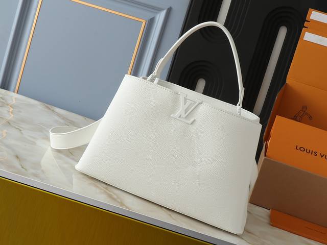 广州货 升级原版 M24880 M24879 M24620 M24607 Black Out 系列推出 Capucines Souple 大号手袋，以哑光 Ta