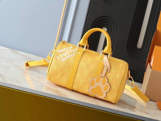 升级原版 M46271黑花M11645灰花蓝 ，M11996压花蓝色M13166黄色M12684绿色枕头包 本款 Keepall 25 手袋取材 Monogra