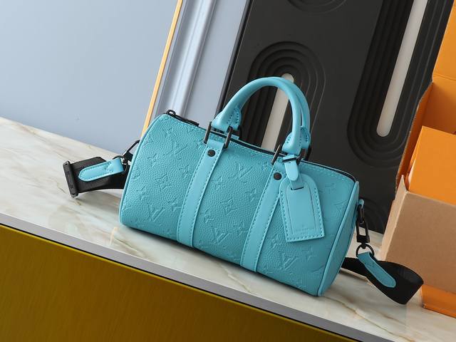 升级原版 M46271黑花M11645灰花蓝 ，M11996压花蓝色M13166黄色M12684绿色枕头包 本款 Keepall 25 手袋取材 Monogra