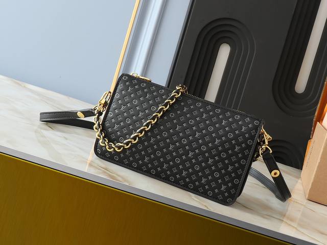升级原版 对版压印 M82232 M82247 黑色 Vavin 链条钱夹Vavin 链条钱夹将经典的 Damier 帆布与皮革巧妙融合。品牌传统行李箱的设计元