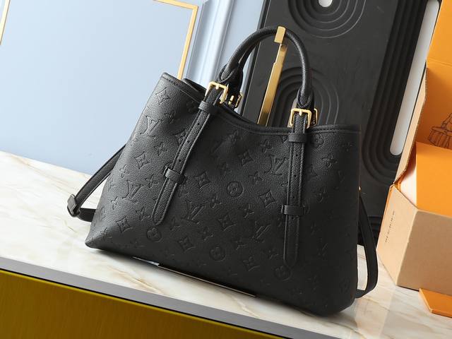 大 ，小 M47185 M11463 M11393 M11934 本款 Babylone Tote 手袋溯源巴黎 Babylone 潮流社区，选用细腻牛皮革勾勒