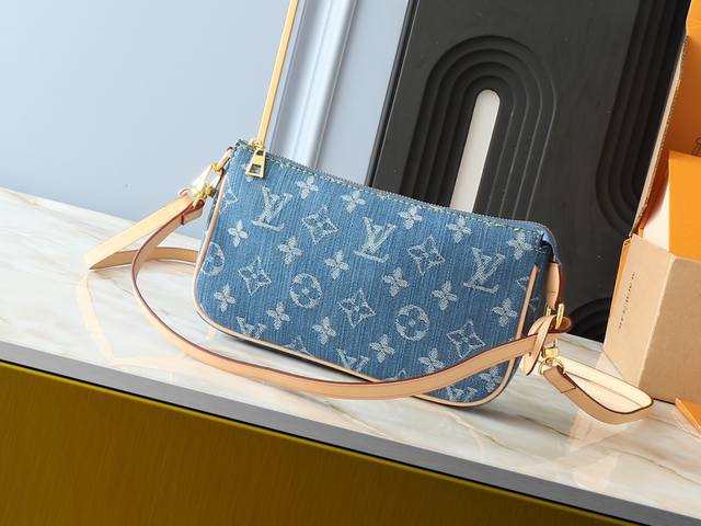 升级原版 M82962 M40712蓝色丹宁牛仔 麻将包系列 Pochettep Accessories Mila 麻将包 牛仔配饰包这款配饰包可谓永远的经典款