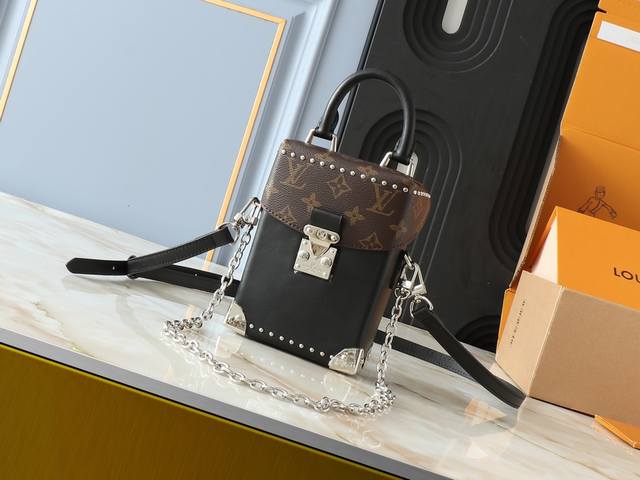 升级原版 M12362 M82465 Camera Box 盒子手袋 Vibe 家族推出新款 Camera Box Xph手袋。光洋牛皮革裁出別致型，Monog