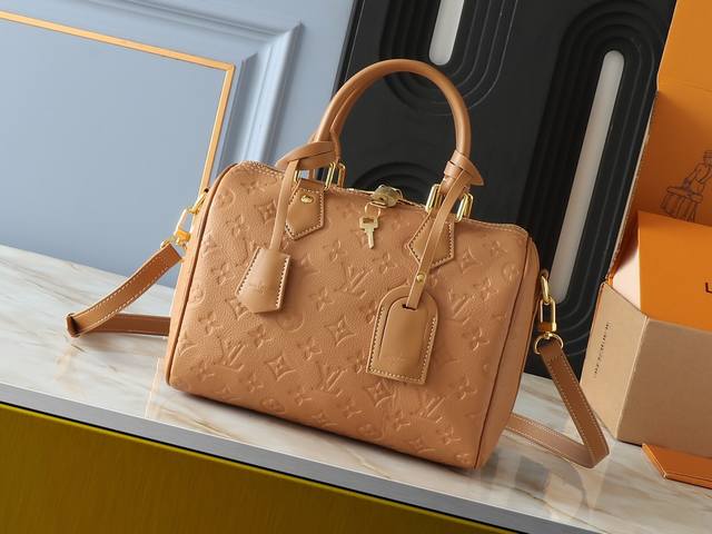 升级原版 M47186 M11323 M40390 本款 Speedy Soft 25 手袋焕新 Speedy 手袋的经典设计，以 Monogram Empre