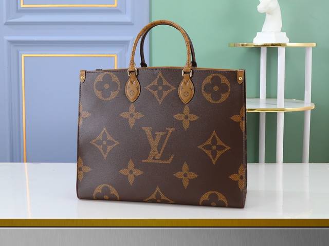 动态芯片 顶级原单 M45320黑肩带 M44576花肩带 Onthego 手袋在 Monogram Giant 帆布的衬托下醒目迷人，侧边与手柄点缀 Mono