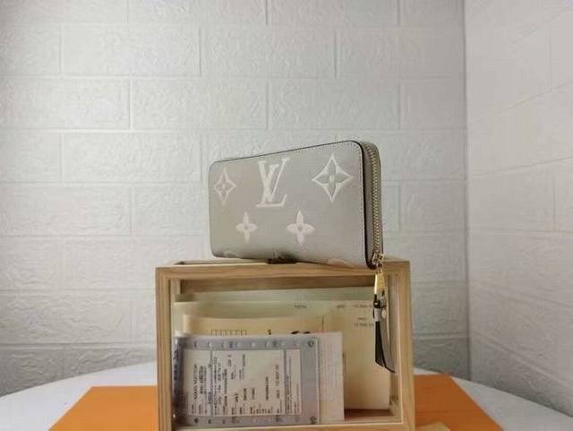 Zippy 拉链钱包 60017新款，M69794拉链钱包260Crafty 配饰、皮具和成衣系列推出特别款 Pochette FéLicie 链条包，以 Mo