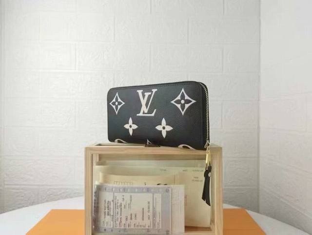 Zippy 拉链钱包 60017新款，M69794拉链钱包260Crafty 配饰、皮具和成衣系列推出特别款 Pochette FéLicie 链条包，以 Mo