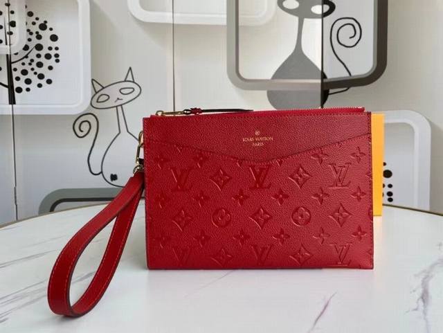 M68705 黑色 尺寸:23.0X 16.0X 2.0 Cm MéLanie 中号手拿包取材柔软 Monogram Empreinte 皮革,表面微微浮现 M M68705 黑色 尺寸:23.0X 16.0X 2.0 Cm MéLanie 中号手拿包取材柔软 Monogram Empreinte 皮革,表面微微浮现 M