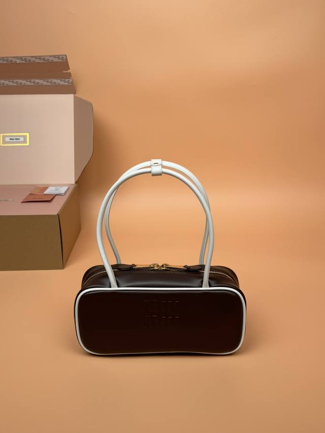 特级五金原厂皮 Beau牛皮革拼色手袋～手提包 单肩包～石南木配白色 尺寸：W28×H13×D9Cm 編號：Mm0 _5Bb173 Mm组合图