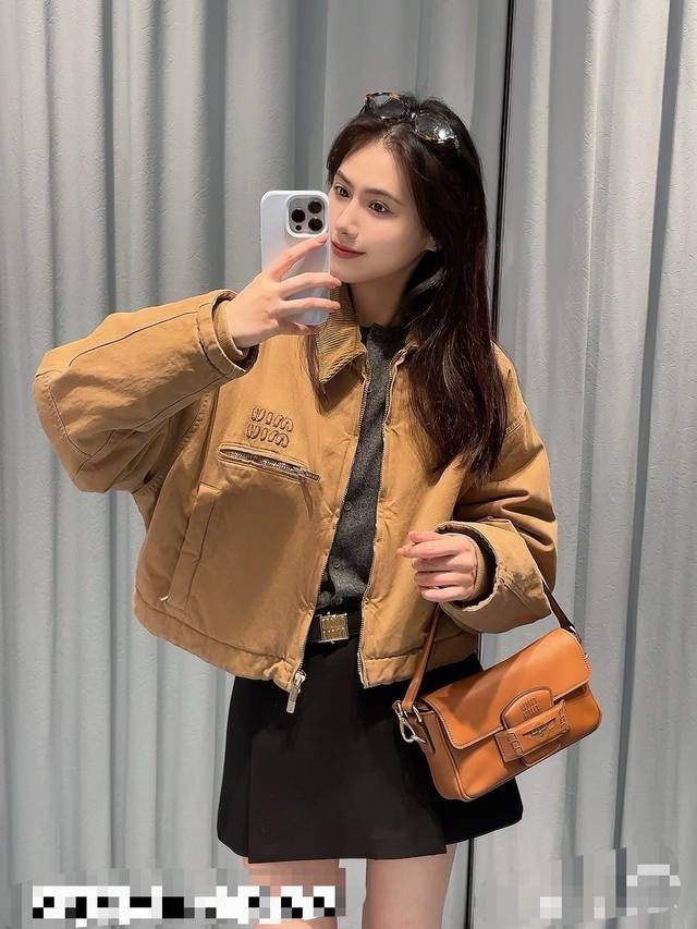 特级五金原厂皮 Penny 牛皮革手袋~干邑色 尺寸:W23×H13.5×D5Cm 編號:Mm0790_5Bd Mm模特图 特级五金原厂皮 Penny 牛皮革手袋~干邑色 尺寸:W23×H13.5×D5Cm 編號:Mm0790_5Bd Mm模特图