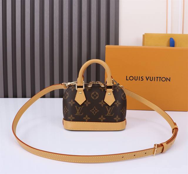 M82717老花 Alma Nano 贝壳手袋 用微型版本再现象征性的阿尔玛包的纳米阿尔玛。与天然皮革材质的装饰相协调的路易威登的签名Monogram帆布素材。