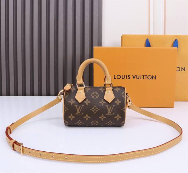 顶级原单 独家实拍背景图、 M81085以经典的Monogram帆布制成的Nano Speedy手袋，散发极致女人味，是您携带日常用品的理想之选。这款手袋是原型