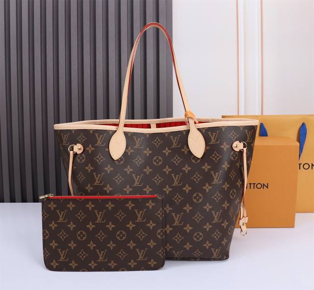 中号 海外原单M41177中号 经典购物袋路易威登新款 Neverfull 全新演绎经典手袋，探索袋内精致细节。重新设计的内袋采用了清新的织物内衬和灵感源自路易