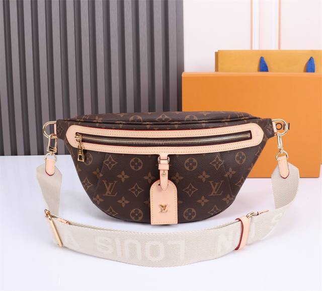 顶级原单 M46784 老花 休闲时尚的定义 High Rise 腰包由Monogram涂层帆布制成，细节包括可拆卸的姓名标签，采用该品牌标志性的天然牛皮制成。