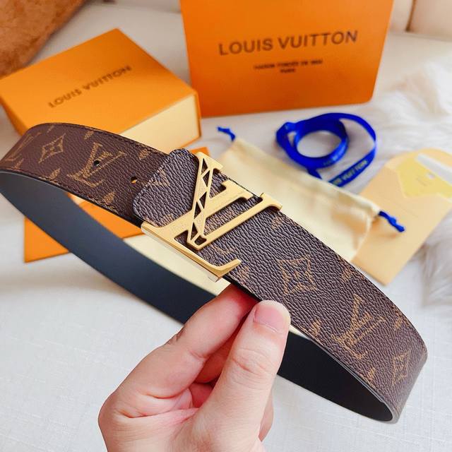 Lv路易威登原单专柜精品钢扣,真空电镀,工艺精细 ,原版印花原版牛皮,质感超赞,手感柔 Lv路易威登原单专柜精品钢扣,真空电镀,工艺精细 ,原版印花原版牛皮,质感超赞,手感柔