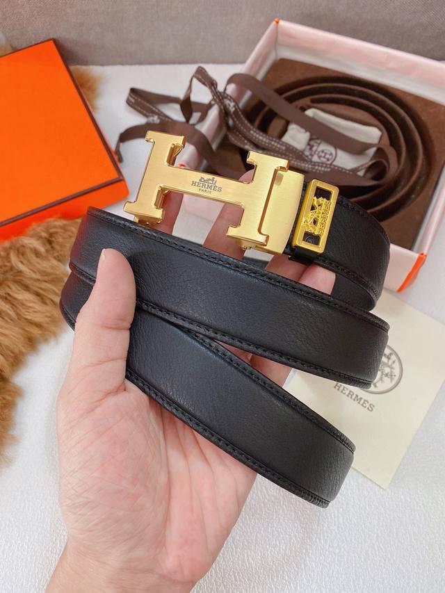 配官网正品包装，爱马仕新款 鲨鱼纹压花进口皮，真皮包边高端精工细作，纯钢自动扣系列，新款皮纹意大利进口皮料精选。真空电镀五金扣件，无瑕疵打磨，厚实皮料质感超赞，