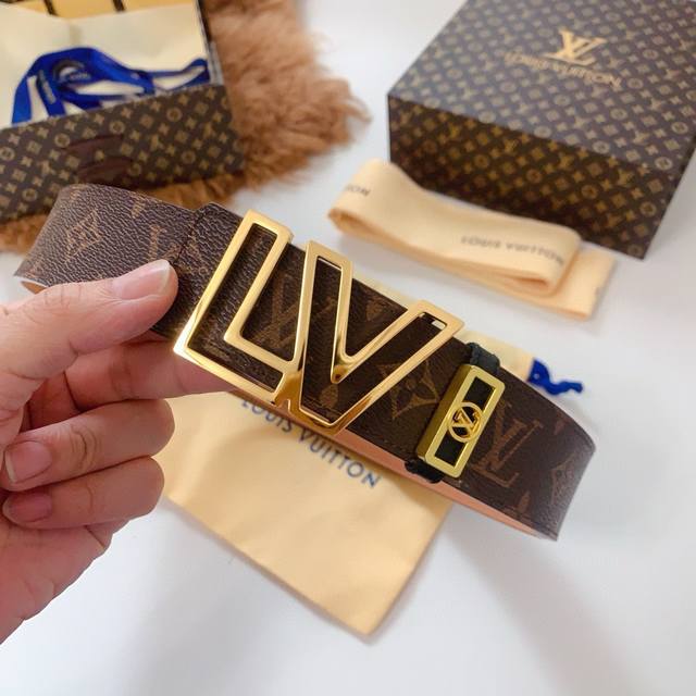 配图片款免税代购正版老花礼盒包装，L家专柜正品款，挂扣立体字母扣，弧度与亮度正版一致，经典原厂面料Pvc，意大利原版树膏底皮，标准4.0规格，顶级工艺