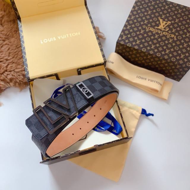 配图片款免税代购正版老花礼盒包装，L家专柜正品款，挂扣立体字母扣，弧度与亮度正版一致，经典原厂面料Pvc，意大利原版树膏底皮，标准4.0规格，顶级工艺