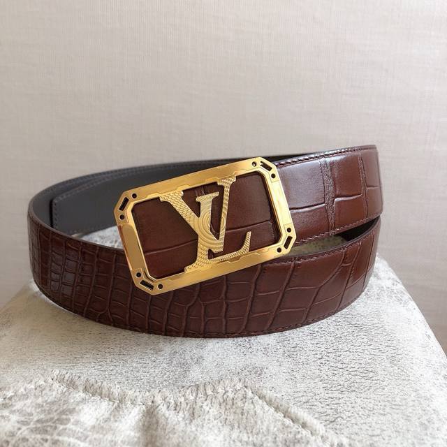 原单新款，L家专柜精品钢扣，真空电镀，工艺精细，双面牛皮、质感超赞，手感柔软，宽度3.8Cm