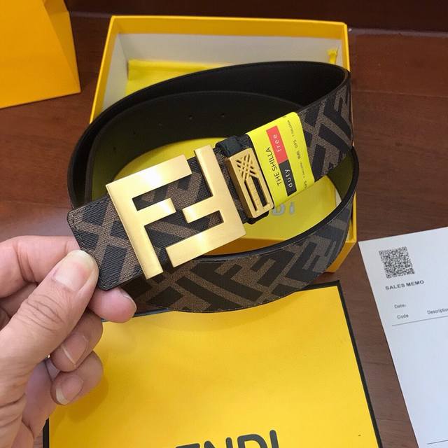 配正版包装顶级原单,芬迪Fendi正版同步高端货,荔枝纹配小牛底皮带身定制原单货,荔枝纹皮料无可挑剔,双面可用,好货上手即知,精钢扣头系列,精细腐蚀Logo钢印 配正版包装顶级原单,芬迪Fendi正版同步高端货,荔枝纹配小牛底皮带身定制原单货,荔枝纹皮料无可挑剔,双面可用,好货上手即知,精钢扣头系列,精细腐蚀Logo钢印