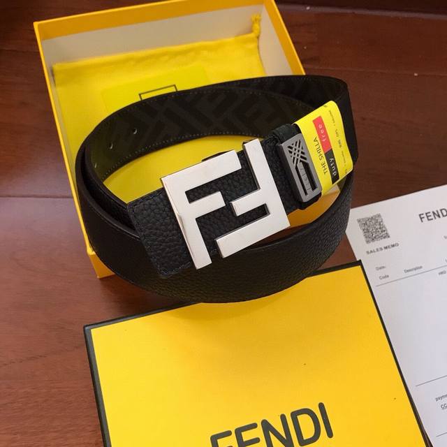 配正版包装顶级原单,芬迪Fendi正版同步高端货,荔枝纹配小牛底皮带身定制原单货,荔枝纹皮料无可挑剔,双面可用,好货上手即知,精钢扣头系列,精细腐蚀Logo钢印 配正版包装顶级原单,芬迪Fendi正版同步高端货,荔枝纹配小牛底皮带身定制原单货,荔枝纹皮料无可挑剔,双面可用,好货上手即知,精钢扣头系列,精细腐蚀Logo钢印