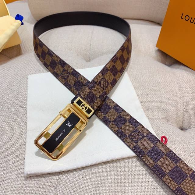 Lv路易威登新款纯钢自动扣系列,宽度3.5Cm,配正版包装,顶级高端精工贴合工艺,五金精品打磨材质,高端品质进口原厂皮料,正版开模, 高清实拍大图 ,保质保量 Lv路易威登新款纯钢自动扣系列,宽度3.5Cm,配正版包装,顶级高端精工贴合工艺,五金精品打磨材质,高端品质进口原厂皮料,正版开模, 高清实拍大图 ,保质保量