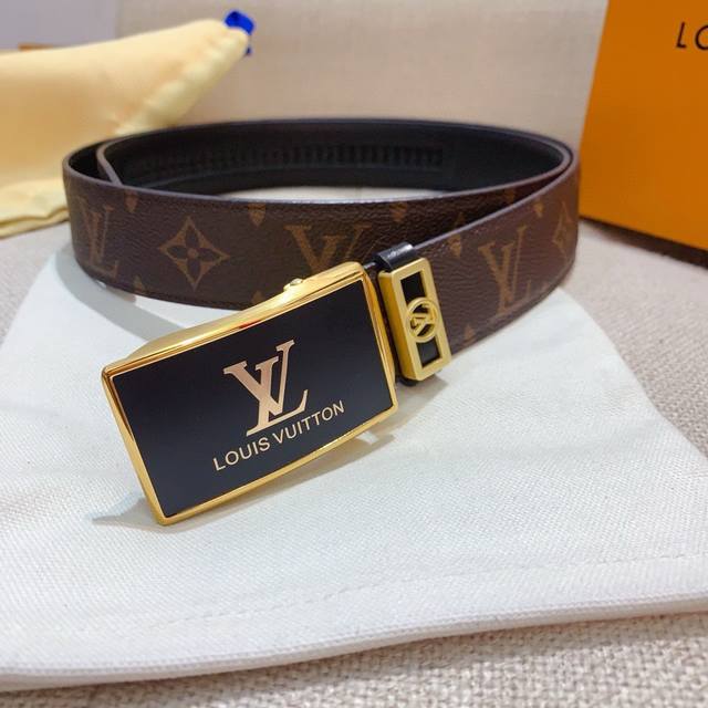 Lv路易威登新款纯钢自动扣系列，宽度3.5Cm，配正版包装，顶级高端精工贴合工艺，五金精品打磨材质，高端品质进口原厂皮料，正版开模， 高清实拍大图 ，保质保量