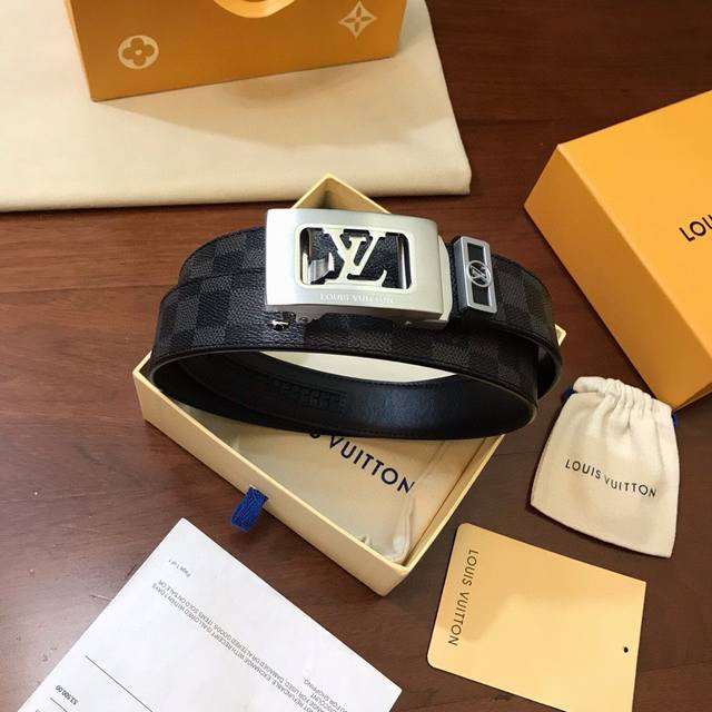 配正版包装高端专供原单精品，Lv路易威登正版新款官网同步，精品工艺滑牙自动扣系列，经典版型原厂面料系列搭配意大利针纹底皮头层牛皮，好货上手即知，请看图片认细节，