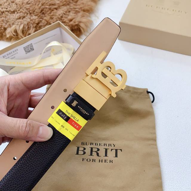 巴宝莉原单质量,经典款旋转扣系列,男士腰带 进口小牛皮皮带 专柜同步,原厂皮料烟熏格纹系列,宽度3.5Cm 巴宝莉原单质量,经典款旋转扣系列,男士腰带 进口小牛皮皮带 专柜同步,原厂皮料烟熏格纹系列,宽度3.5Cm