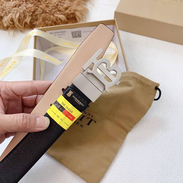 巴宝莉原单质量,经典款旋转扣系列,男士腰带 进口小牛皮皮带 专柜同步,原厂皮料烟熏格纹系列,宽度3.5Cm 巴宝莉原单质量,经典款旋转扣系列,男士腰带 进口小牛皮皮带 专柜同步,原厂皮料烟熏格纹系列,宽度3.5Cm