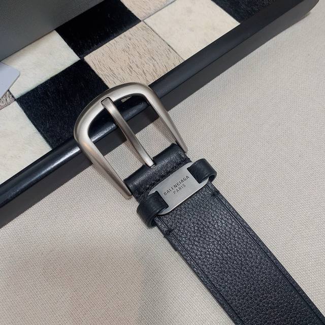 顶级高端版本到货，新款巴黎世家配原版包装代购客户专供货， 代工大厂出品精工扣件，精选进口皮料双面带身，品质保真， 制作工艺考究 媲美正品无压力 好货上手即知，宽