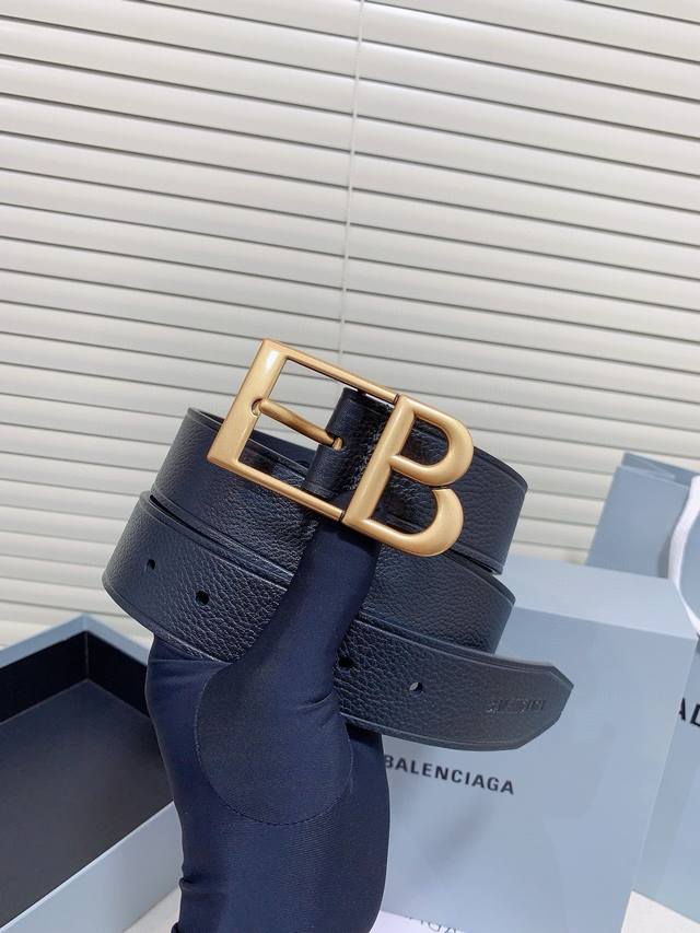 顶级高端版本到货,新款巴黎世家配原版包装代购客户专供货, 代工大厂出品精工扣件,精选进口皮料双面带身,品质保真, 制作工艺考究 媲美正品无压力 好货上手即知,宽 顶级高端版本到货,新款巴黎世家配原版包装代购客户专供货, 代工大厂出品精工扣件,精选进口皮料双面带身,品质保真, 制作工艺考究 媲美正品无压力 好货上手即知,宽