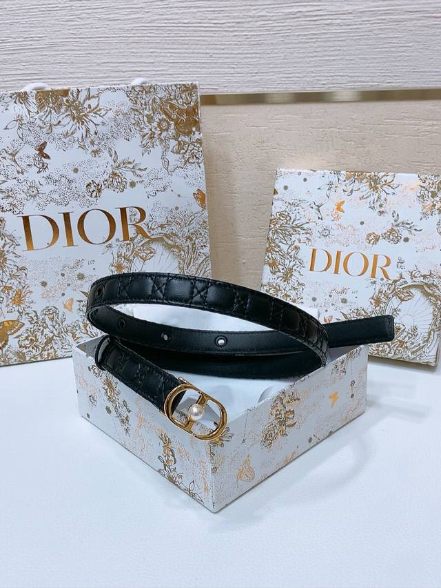 新款高定原单精品，Cd 迪奥 Montaigne Jolie Belt 光滑小牛皮和白色树脂珍珠 饰有*标志 羊皮菱格腰带2.0Cm
