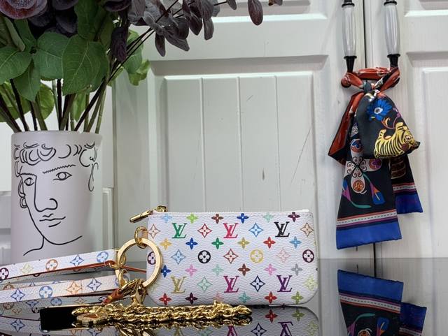 顶级原单 特惠 Lv X Tm 手机壳 M14099 白彩 三彩-村上隆 路易威登携手日本艺术家村上隆，在再版系列中推出此款手机壳。Monogram 涂层帆布浸