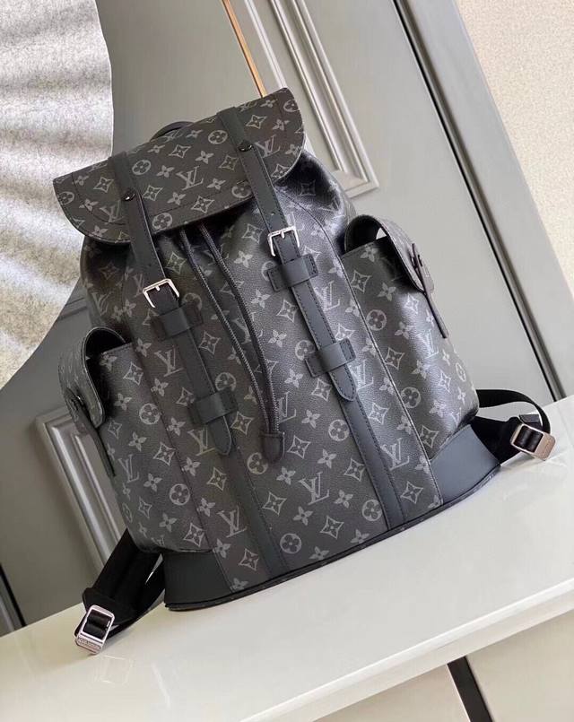 Nfc动态芯片版 顶级原单 全钢五金 双肩包 M43735 黑花 法国原厂皮纯钢五金 尺寸:38*44*12.5Cm 一款男女通用的双肩包,非常适合户外使用的日 Nfc动态芯片版 顶级原单 全钢五金 双肩包 M43735 黑花 法国原厂皮纯钢五金 尺寸:38*44*12.5Cm 一款男女通用的双肩包,非常适合户外使用的日