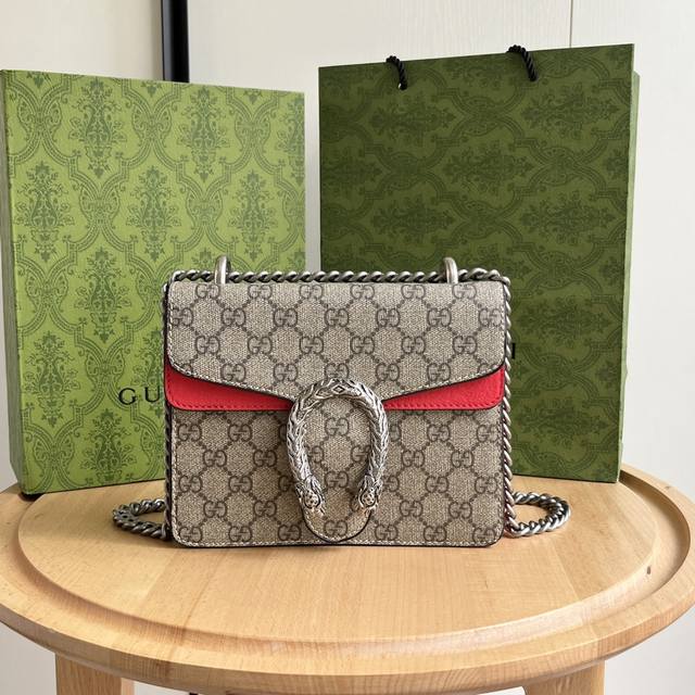 实拍# 款号：421970红色 尺寸：2015.55Cm 经典永不过时的酒神Dionysus系列封神！！ 虎头五金和链条质感十足！Pvc配皮 单夹层装粉饼、手机