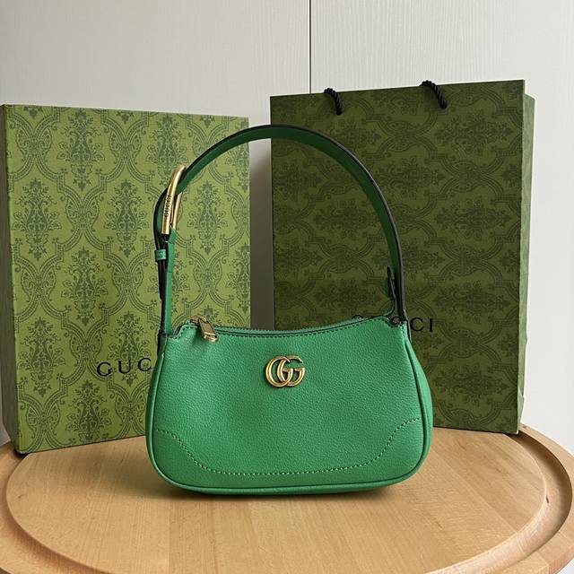 实拍# 款号：739076绿 尺寸：21124 Aphrodite腋下包出迷你版了！ 小小一个超级可爱 手机卡包都可以放 简约好看！夏天必备的小包包！