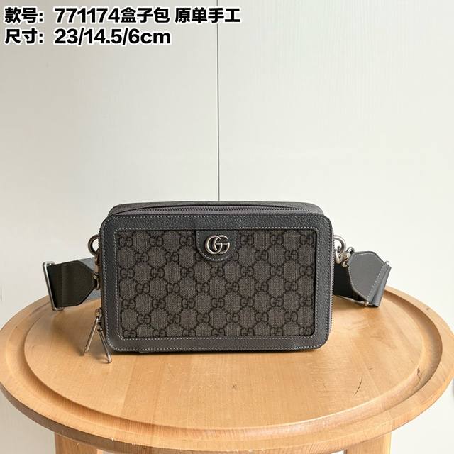 实拍～ 款号：771174盒子包 原单手工 尺寸：23X14.5X6Cm Ophidia经典老花配红绿织带 不同于其他软包 这款盒子包版型硬挺 双拉链两边均可开